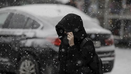 Vremea face ravagii în 40 de localități din 18 județe/ Pompierii, jandarmii și Salvamont intervin în zonele afectate de viscol și ninsoare