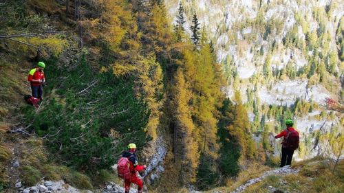 Ucrainean recuperat din munte de salvamontişti şi poliţiştii de frontieră, în Maramureș /  Era epuizat fizic, in hipotermie, deshidratat