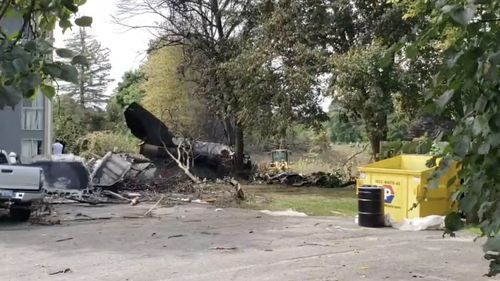 VIDEO Doi piloţi s-au catapultat în ultimul moment, înaintea prăbuşirii unui avion de vânătoare de tip MiG-23, la un show-ul aerian în Detroit  / Aeronava, prăbuşită în apropierea unui complex de locuinţe