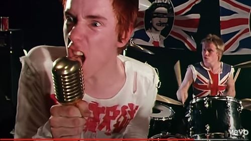 Sex Pistols, intrare remarcabilă în Top 5 UK, cu „God Save the Queen”