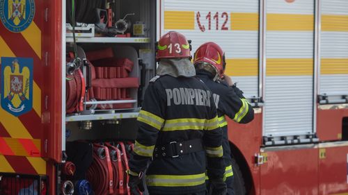 Incendiu la Şcoala 54 din Bucureşti, unde au loc lucrări / Elevii au fost evacuaţi / Senzorii de fum erau dezactivaţi / Viceprimar: Nicio firmă „declarată câştigătoare” a lucrărilor din Sectorul 3 nu respectă normele minime de siguranţă