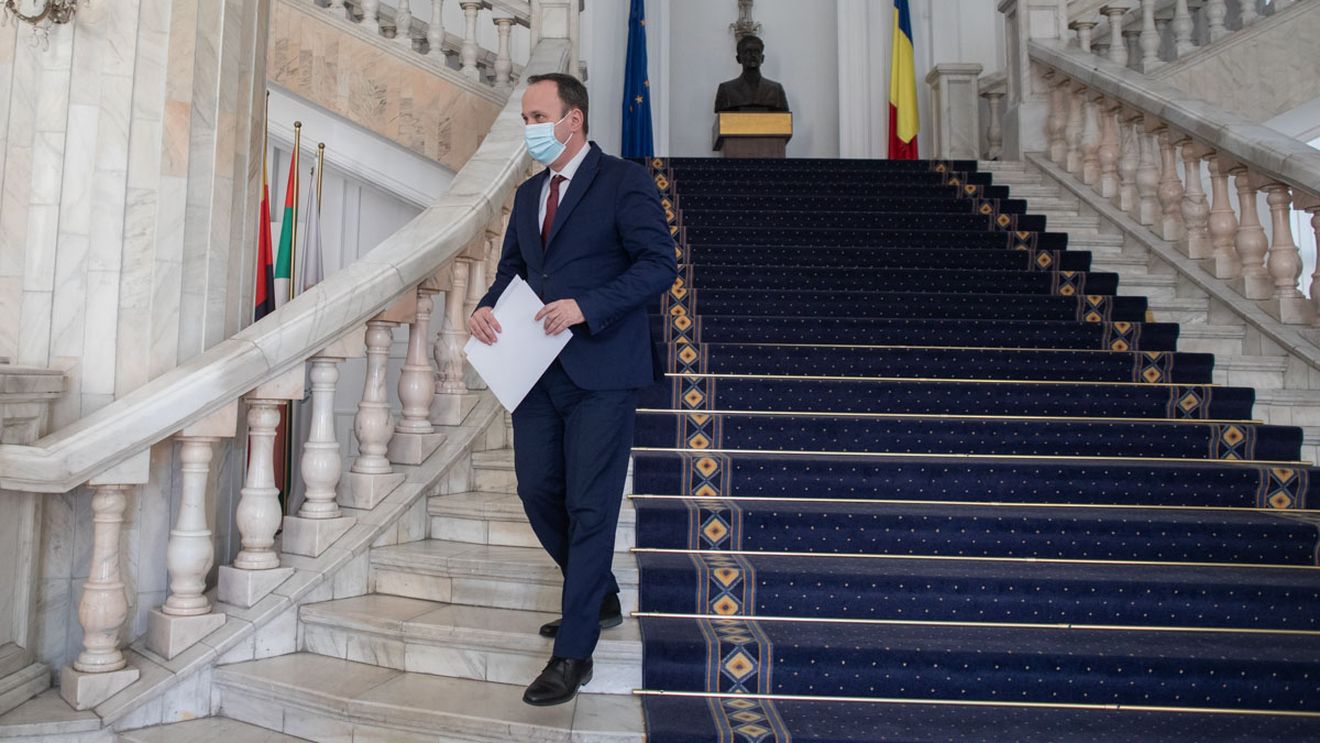 Anca Dragu îi cere demisia ministrului Finanțelor pe care îl acuză că e responsabil de ”dobânzile uriaşe pe care le plăteşte România”