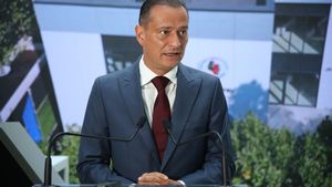 VIDEO Daniel Băluță: Aș continua proiectele lui Nicușor Dan privind radialele, inelul median al Capitalei, restricționarea construcțiilor în interiorul orașului / Avem procese de zeci de milioane de euro în care rechinii imobiliari ne atacă