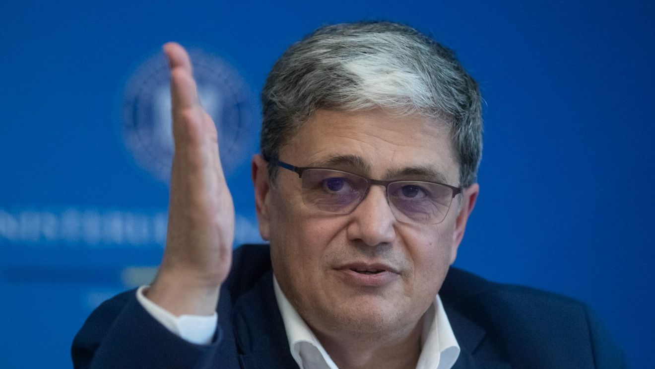 Ministrul finanțelor, Marcel Boloş, nu exclude o cotă unică de TVA, aşa cum cere Comisia Europeană/ Senatorul Daniel Zamfir: Boloş dă iar cu bâta-n baltă! Nu creştem nicio taxă ca să plătim pensiile majorate!