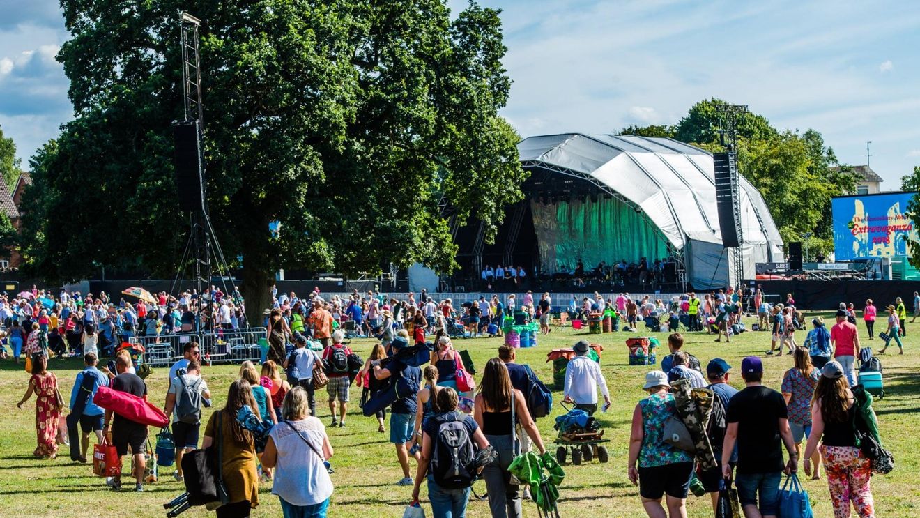 Guvernul britanic condamnă concertul trupei Bob Vylan de la Glastonbury difuzat în direct la BBC, în care s-a cerut „moartea” armatei israeliene