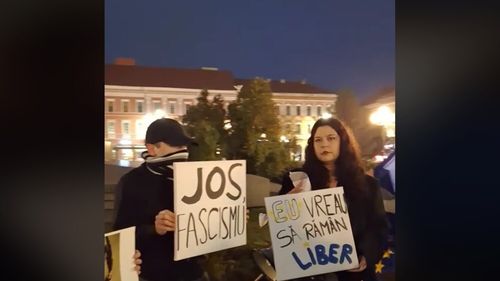 Protest împotriva extremismului, la Arad: Membrii neo-legionari de la Noua Dreaptă i-au filmat pe participanţi / Cu o seară înainte, protestatarii au fost amenințați cu moartea