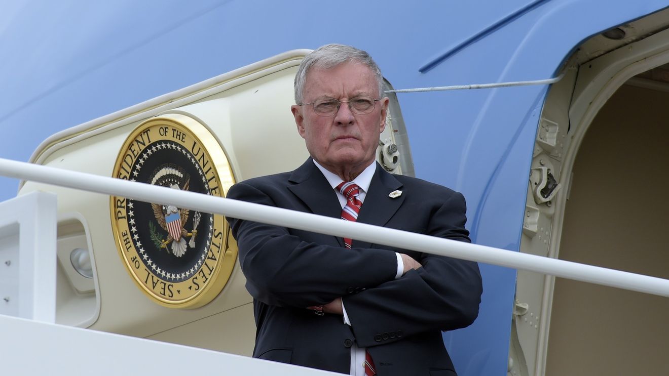 Emisarul american Keith Kellogg pentru Ucraina, decorat de preşedintele Zelenski / ”Ne străduim să împingem Rusia spre pace”