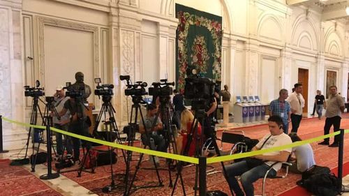 Măsuri speciale de securitate în Parlament: lifturi exclusiv pentru parlamentari și țarc pentru jurnaliști