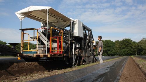 VIDEO Premieră în Germania: un fermier folosește roboți pentru recoltarea sparanghelului din cauza crizei de forță de muncă