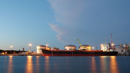 Germania verifică o navă din „flota fantomă” rusă în legătură cu survolul  aeroportului din Munchen de către drone neidentificate