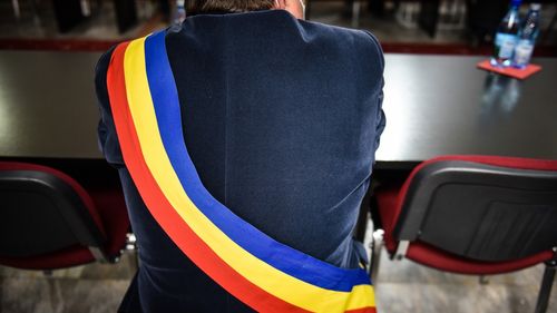 Primar condamnat la un an de închisoare cu suspendare după ce a agresat un polițist local / Edilul nu recunoaște condamnarea