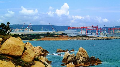 Comisia Europeană a respins propunerea Hyundai de a prelua Daewoo pentru a deveni cel mai mare constructor mondial de nave, de teamă că tranzacția ar afecta concurența