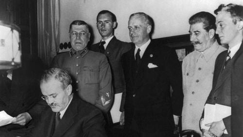 Pactul Molotov-Ribbentrop, un document funest cu consecințe care subzistă și azi. Învățămintele pentru lumea liberă în contextul agresiunii Rusiei împotriva Ucrainei