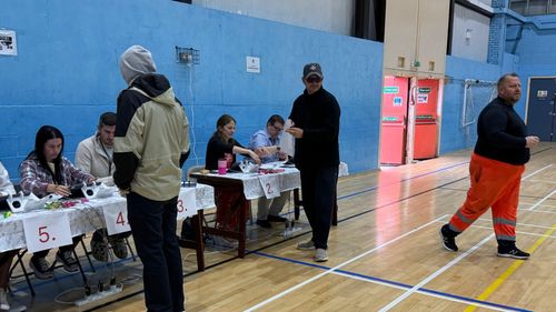 GALERIE FOTO din secțiile de votare din diaspora la turul doi al alegerilor prezidențiale 2025 / Unde sunt deschise secțiile de votare din Republica Moldova, Italia, Franța, Germania, Spania și Marea Britanie
