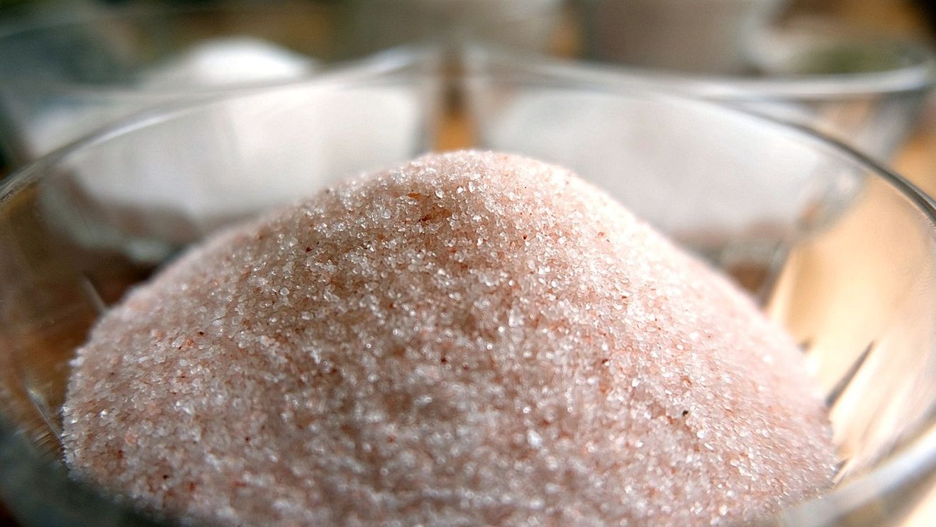 STUDIU Eliminarea unei lingurițe de sare din dieta zilnică are același efect ca medicamentele pentru hipertensiunea arterială / Idei de meniu