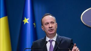 Bani blocați ilegal pe mii de carduri educaționale, în a doua săptămână de școală – reclamă părinții elevilor păgubiți / Adrian Câciu, ministrul fondurilor europene: Vom da o circulară pentru a debloca banii cât mai repede