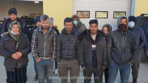 Cărăușii migranților sirieni, prinși astăzi pe A1, au fost arestați preventiv pentru 30 de zile