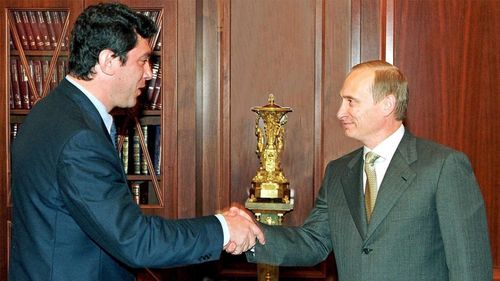 Investigație Bellingcat: Boris Nemțov, opozantul rus asasinat în 2015 în fața Kremlinului, a fost urmărit aproape un an de zile de o echipă specială FSB, implicată în otrăvirea mai multor disidenți