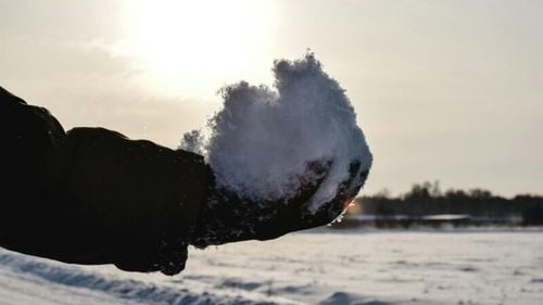 Un club danez a fost amendat pentru că fanii s-au bătut cu bulgări de zăpadă