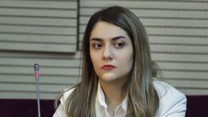 Alexandra Zară, demisă de ministrul Pîslaru pentru că nu l-ar fi informat despre acțiunea DIICOT de la Bihor / Șefa instituției care se ocupă de persoanele cu dizabilități susține că așa i-au cerut procurorii