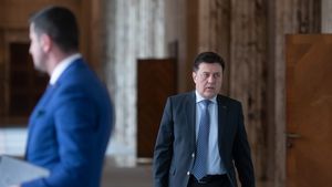 Ilie Bolojan a eliberat din funcție mai mulți consilieri de stat și onorifici rămași de la Marcel Ciolacu