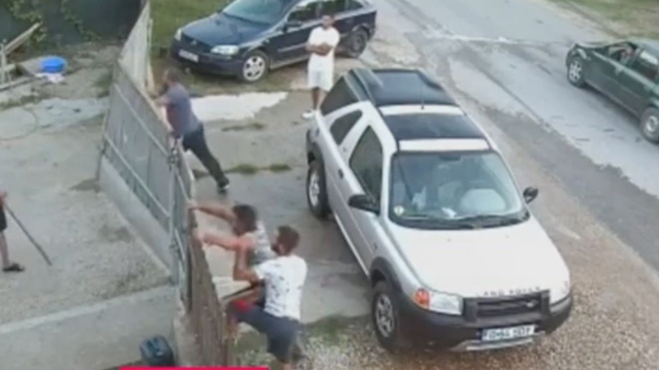 Un pădurar a fost bătut în propria curte de hoții de lemne / Polițiștii i-au prins pe agresori / Ministrul Mediului: ”Voi urmări cu mare atenție ancheta organelor abilitate”