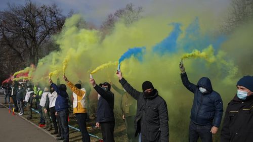 UPDATE Protest al sindicatului BNS la Parlament, după un marș prin București / Manifestanții cer aplicarea Legii salarizării, măsuri pentru securitatea energetică şi alimentară
