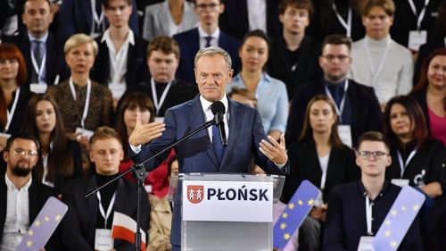 Donald Tusk merge la Budapesta pentru a-l susține pe Péter Márki-Zay, contracandidatul lui Viktor Orban