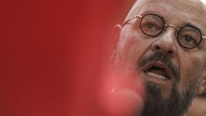 Piedone: Exclud a mă retrage de la Primăria Capitalei. Exclud, exclud / Nu știu de ce le-a puțit efectiv Piedone / Dacă de la început o susțineau pe Firea...azi au reșapat un cauciuc, nu vreau să o fac cauciuc pe doamna Firea