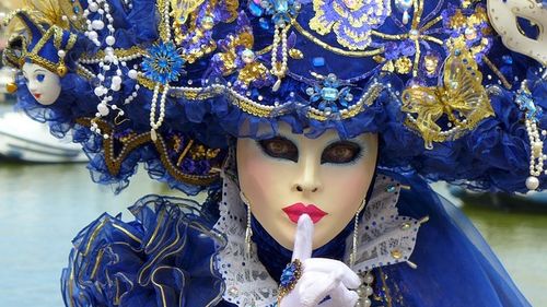Teatrul din Târgu Jiu participă la Carnavalul de la Veneția / Va prezenta spectacolul „Nemaipomeniții”, regizat de italianul Michele Modesto Casarin, original chiar din Veneția