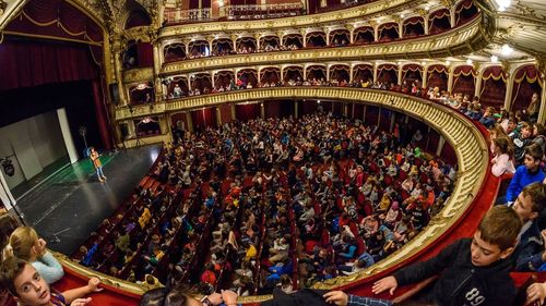 UPDATE Teatru video online în weekend. Lista spectacolelor de sâmbătă: La 10:00 a început Mimorózart difuzat de Teatrul de Păpuși “Puck” din Cluj-Napoca / Plus: Premieră de balet la Opera Comică pentru Copii