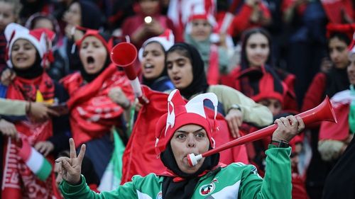 Femeile, acceptate pe un stadion din Iran pentru prima oară în ultimii trei ani / Din zece mii de bilete, două mii au fost rezervate femeilor / FIFA a cerut Iranului în 2019 să le permită acces pe stadioane