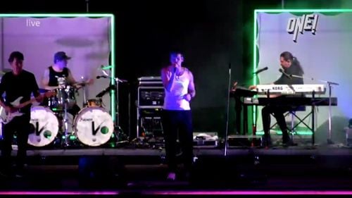 VIDEO Tudor Chirilă, în concert: Poliţia e mai prietenă cu interlopii decât cu cetăţenii. Trăim într-o ţară în care trebuie să ne fie frică. Ne vedem pe 10 august în Piaţa Victoriei