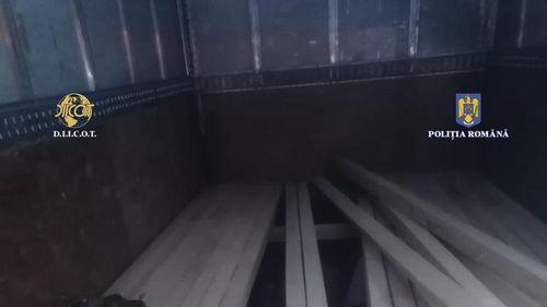 Doi bărbaţi din Bacău, arestaţi preventiv pentru trafic de migranţi, după ce au fost prinşi încercând să scoată ilegal din ţară cetățeni sirieni