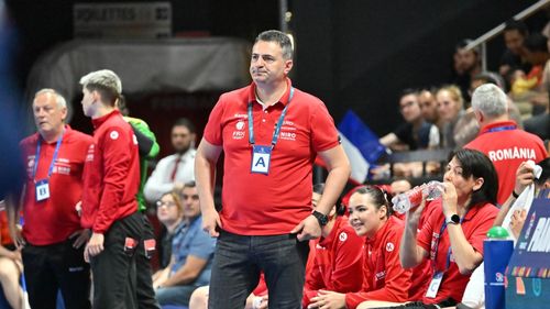Florentin Pera, selecționerul naționalei de handbal feminin a României, demis de la Gloria Bistrița