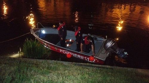 UPDATE O barcă cu 12 persoane s-a răsturnat pe râul Mureș / Patru persoane sunt dispărute, doi minori și doi adulți / Un copil a decedat / Bărbatul care conducea barca a fost reținut