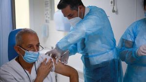 A trecut un an de la debutul campaniei de vaccinare / Valeriu Gheorghiță: Doar prin empatie, onestitate, dialog și comunicare, prin găsirea acelui obiectiv comun care să ne reprezinte, putem combate dezinformarea, ezitarea, scepticismul și neîncrederea