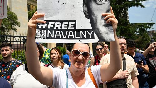 Poliția rusă a arestat mai mulți activiști care cereau, în centrul Moscovei, eliberarea lu Aleksei Navalnîi/ Opozantul lui Putin a împlinit 47 de ani