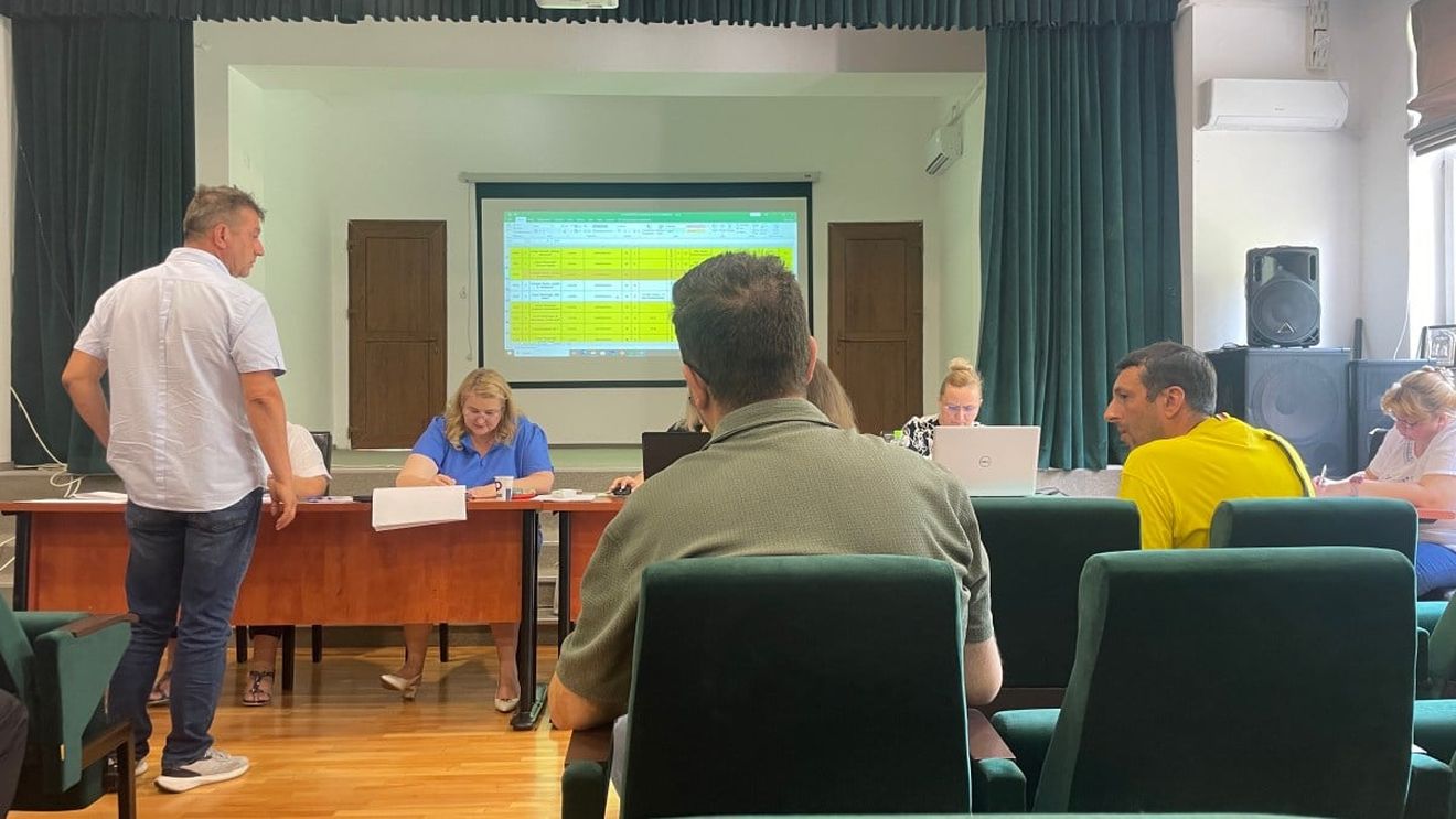 REPORTAJ Titularizarea – ultima ședință publică de repartizare înainte de trecerea forțată la 80 de ore de predare pe lună: unii profesori nu au mai prins un loc titularizabil, chiar dacă au avut medie peste 8.50