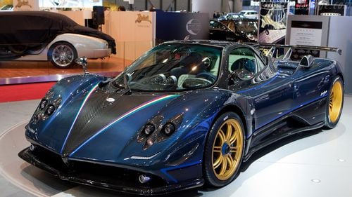 Un Pagani Zonda Tricolore, unul dintre cele trei exemplare construite, a fost descoperit la Milano / Mașina, cu o valoare de 12 milioane de euro, era dată dispărută în Germania și a fost confiscată de carabinieri