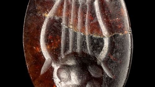 "Piatra frumoasă" găsită de o fetiţă de 3 ani într-un sit istoric din Israel s-a dovedit a fi o amuletă scarabeu veche de 3.800 de ani