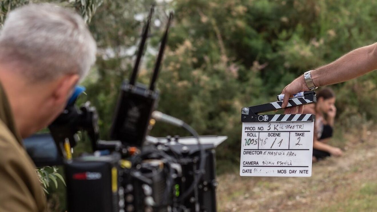 Cât de greu este să fii gay în Delta Dunării: La Cannes a avut loc premiera filmului "Trei kilometri până la capătul lumii"