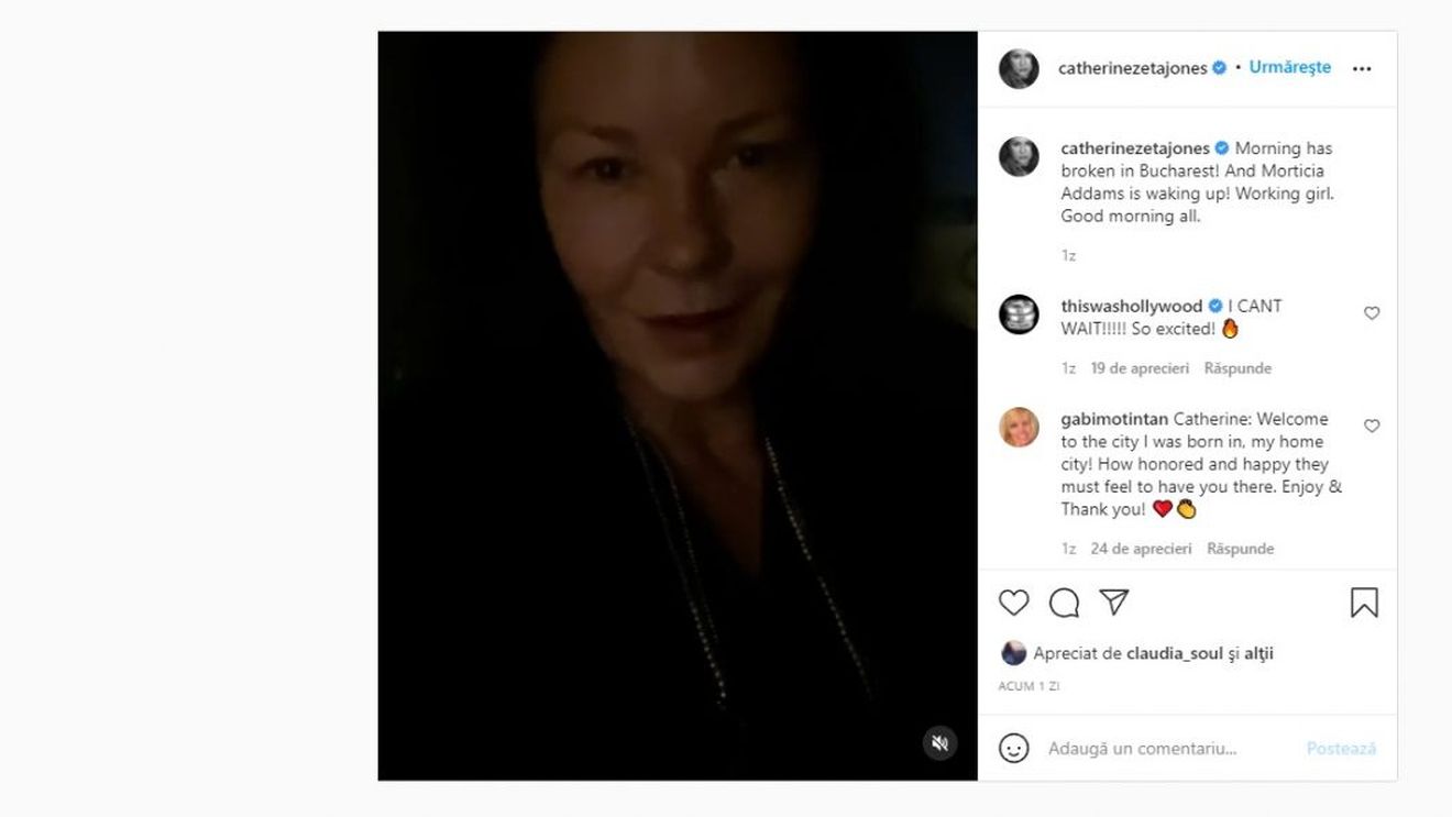 Actrița Catherina Zeta Jones, mesaj pentru fani din București, unde filmează rolul Morticiei din Familia Adams: „Soarele încă nu a răsărit și Morticia Addams se trezeşte! Bună dimineața, tuturor”