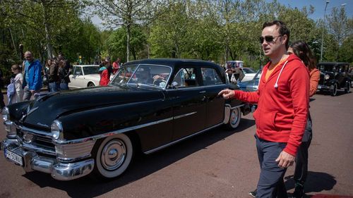 Constanţa: Zeci de maşini de epocă, expuse duminică la „Retroparada Primăverii” în Piaţa Ovidiu