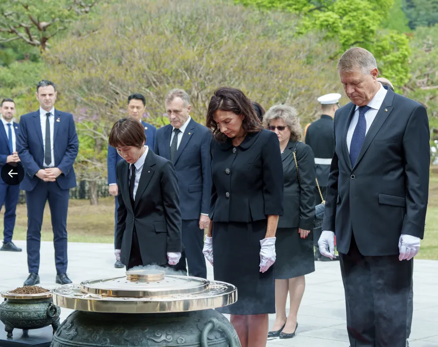 moda, carmen iohannis, vizita corea, ținute carmen iohannis