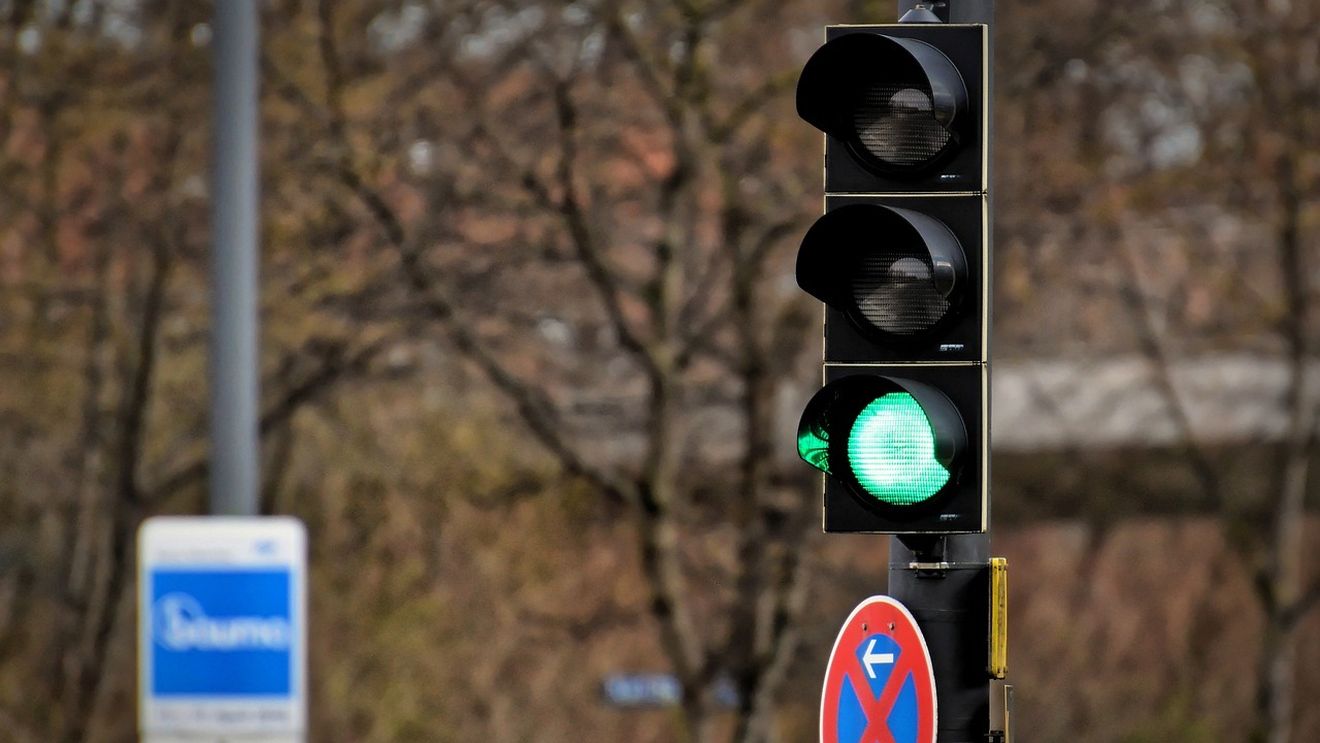 Contract de 3,6 milioane lei pentru studiul de fezabilitate privind modernizarea şi extinderea semaforizării din Capitală