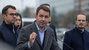 Drulă face plângere la Agenția de Reglementare a Pieței de Capital din Canada, dar și la ASF: Să nu uităm că Ciolacu își desfășoară afacerile prin apropiați, cum este doamna Docuz
