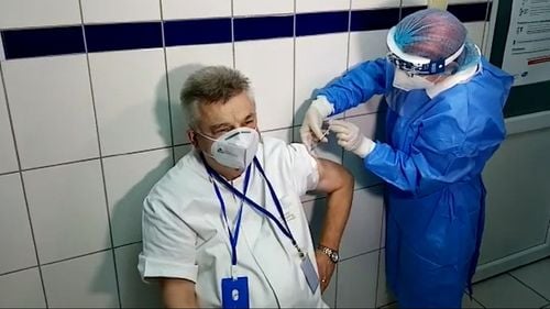 VIDEO Sorin Rugină, primul constănțean vaccinat, compară momentul COVID-19 cu eliminarea variolei din 1977/ Rugină a fost șeful Spitalului de Boli Infecțioase și coordonează campania de vaccinare din Constanța