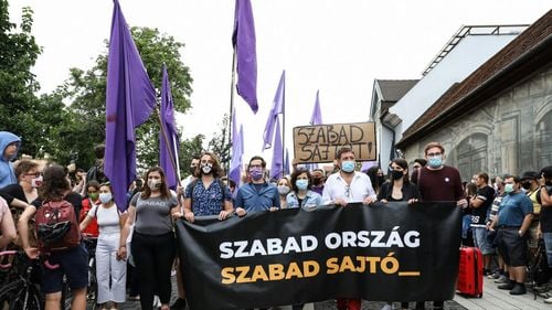 VIDEO Proteste masive la Budapesta, după ce ziariștii de la portalul Index.hu au demisionat în grup, acuzând presiuni politice