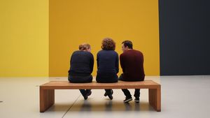 De la comoara de la Louvre, la toaleta de aur a lui Cattelan: cele mai senzaționale 10 furturi de artă din istorie / Implicarea românilor / Un singur om a furat peste 200 de obiecte din zeci de muzee din Europa, în doar 7 ani